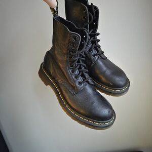 Dr Martins EUC 1460 Pascal Soft Virginia Leather Lace-Up Boots Women 7